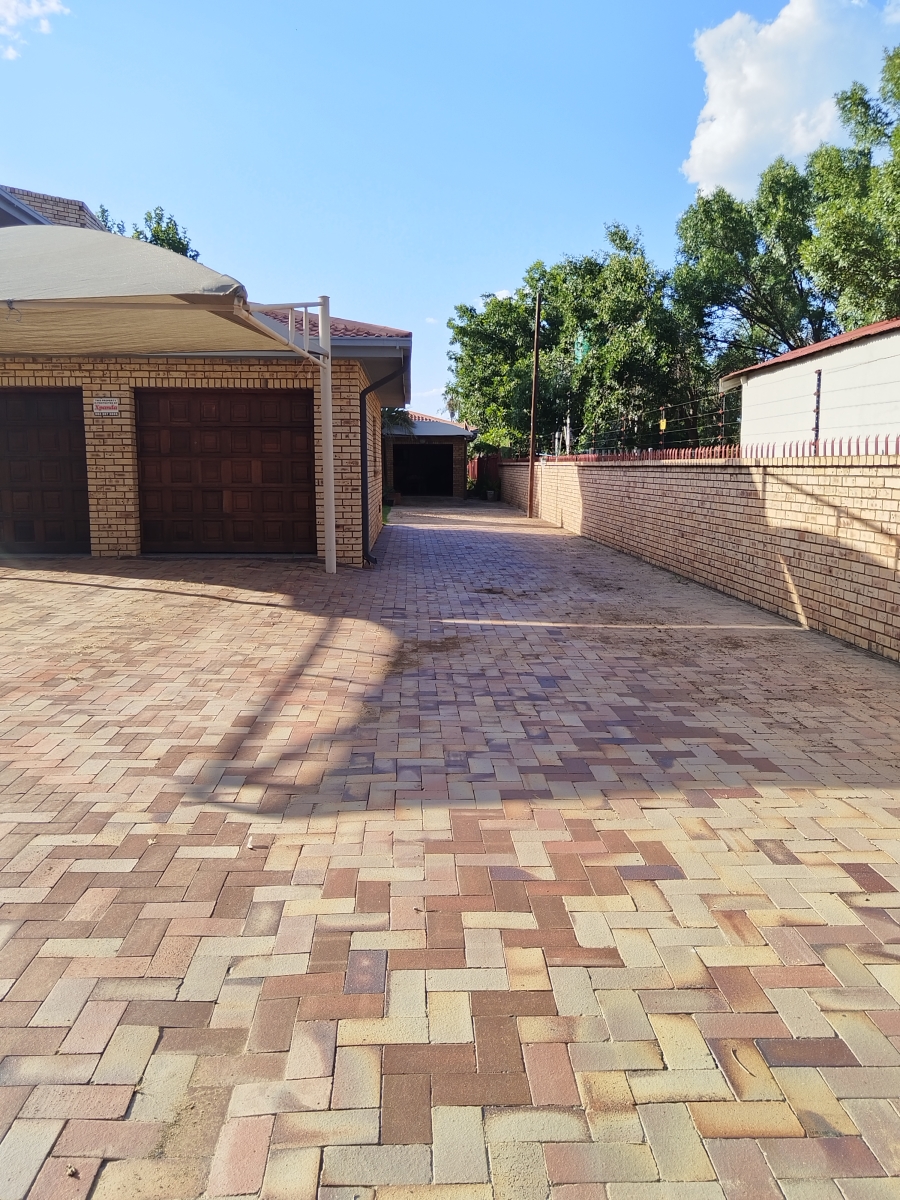 4 Bedroom Property for Sale in Christiana North West